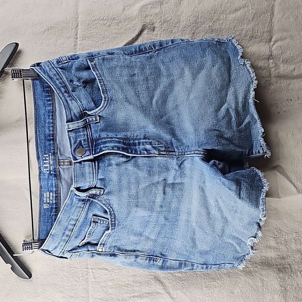 a.n.a. Mid-Rise MIDI Short Demin Short